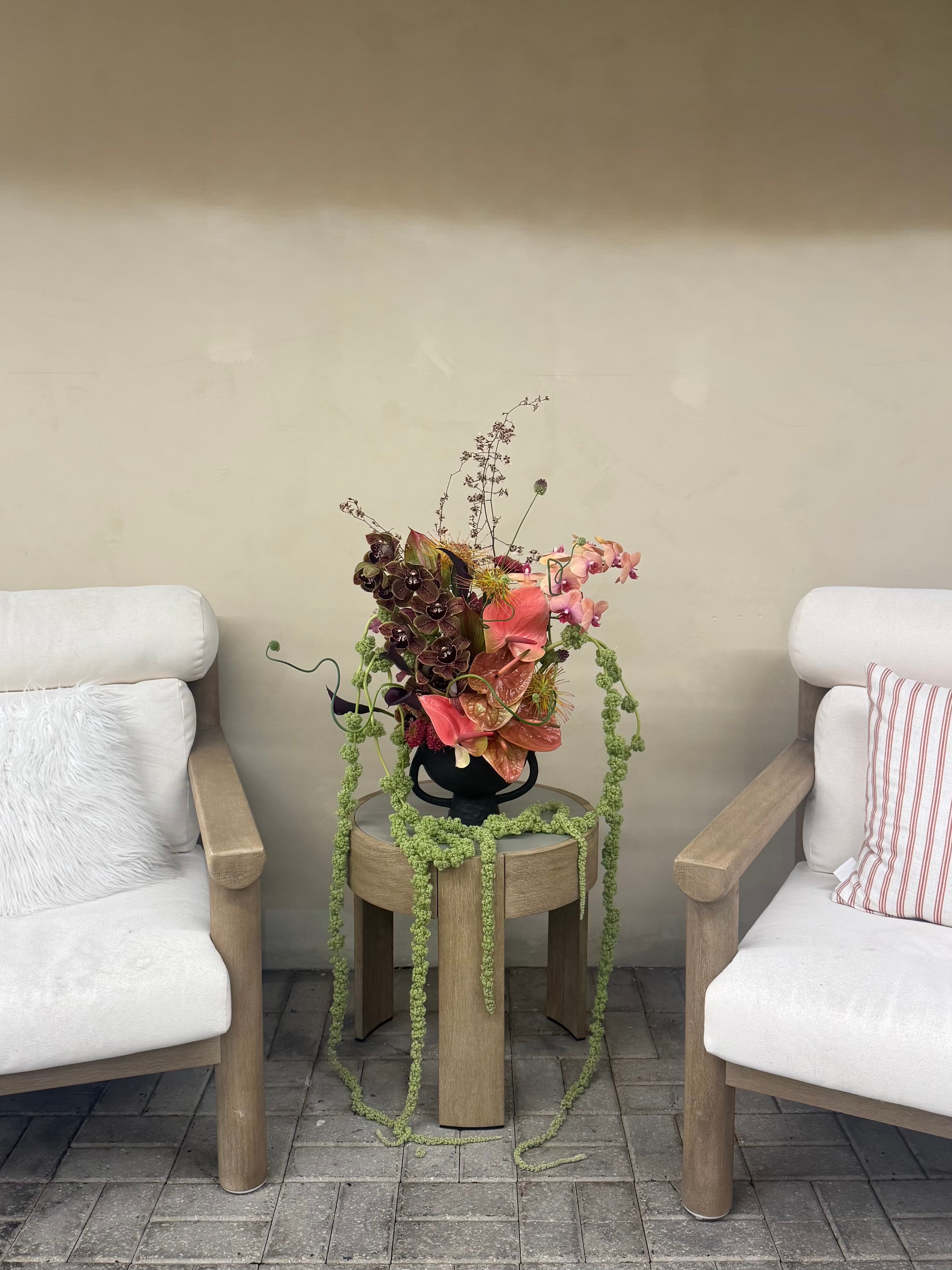 Floral subscription arrangement